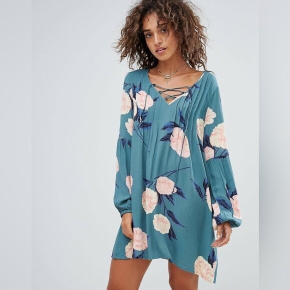 NWT Billabong Just Like You Lace Front Boho Dress Size S - Picture 1 of 10